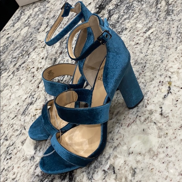 (Sold) Vince Camuto Robeka Velvet Sandals Peacock - Picture 9 of 12